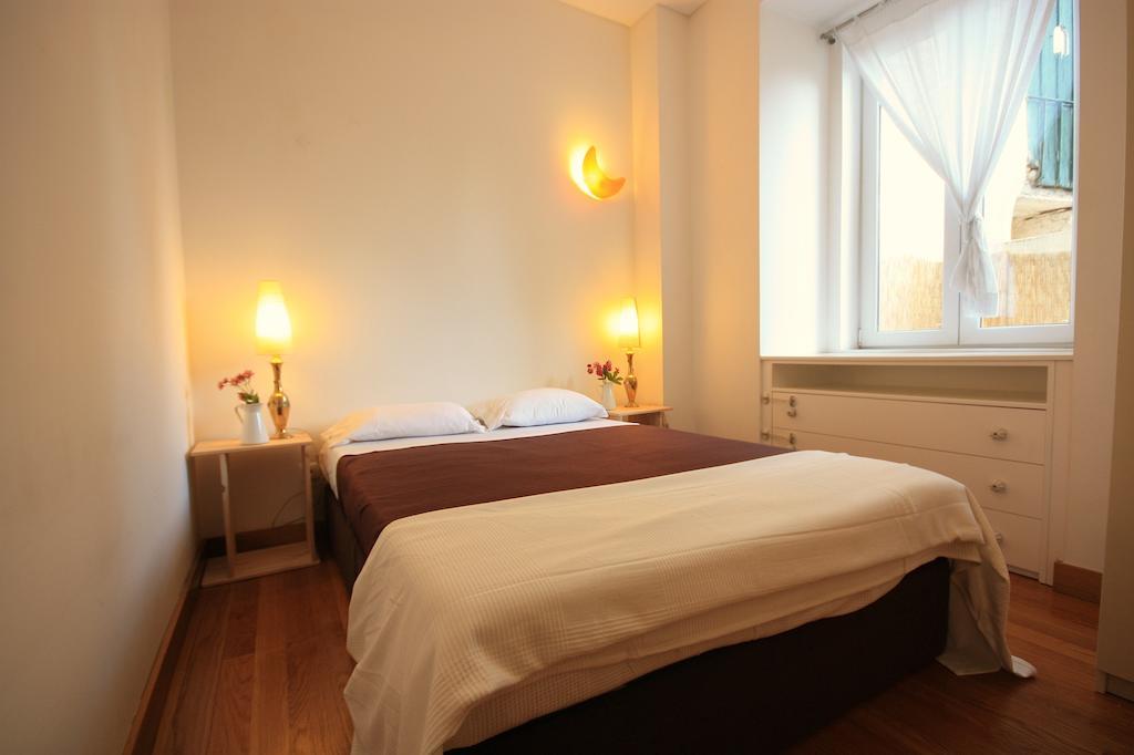 Myplace - Lisbon - Camoes Apartment Room photo